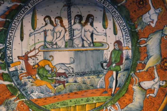 Bath Holburne Museum, Diana and Acteon on a majolica plate from 15th century Italy